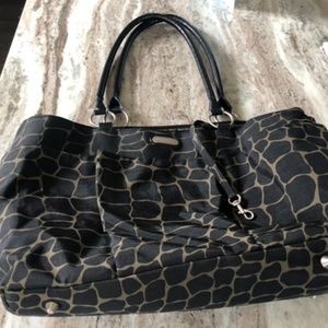 Baggallini Bags - Baggallini Giraffe Print Travel Tote Baggallini Bags - Baggallini Giraffe Print Travel Tote